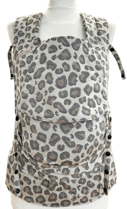 Fräulein Hübsch Soft Tai -Babysize V2 Leoprint