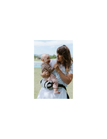 Buzzidil BuzziBreeze Baby Facette Sand 0-24 Monate - Fullbuckle Sommer-Babytrage