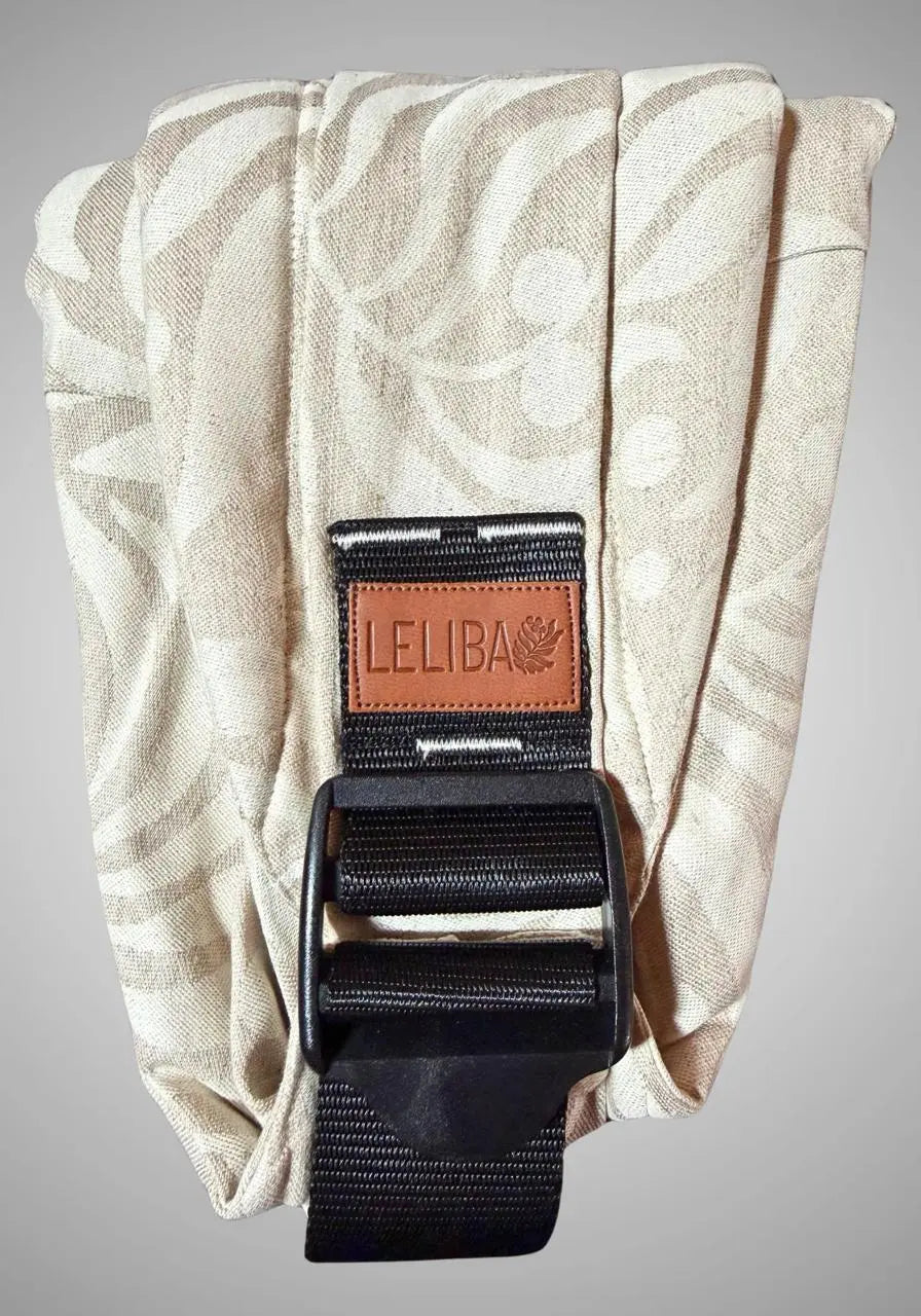 LELIBA Hopper – Hüfttrage – helle gemusterte Hüfttrage mit schwarzer Schnalle
